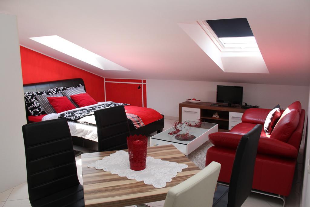 Apartments Villa Lili Umag Quarto foto