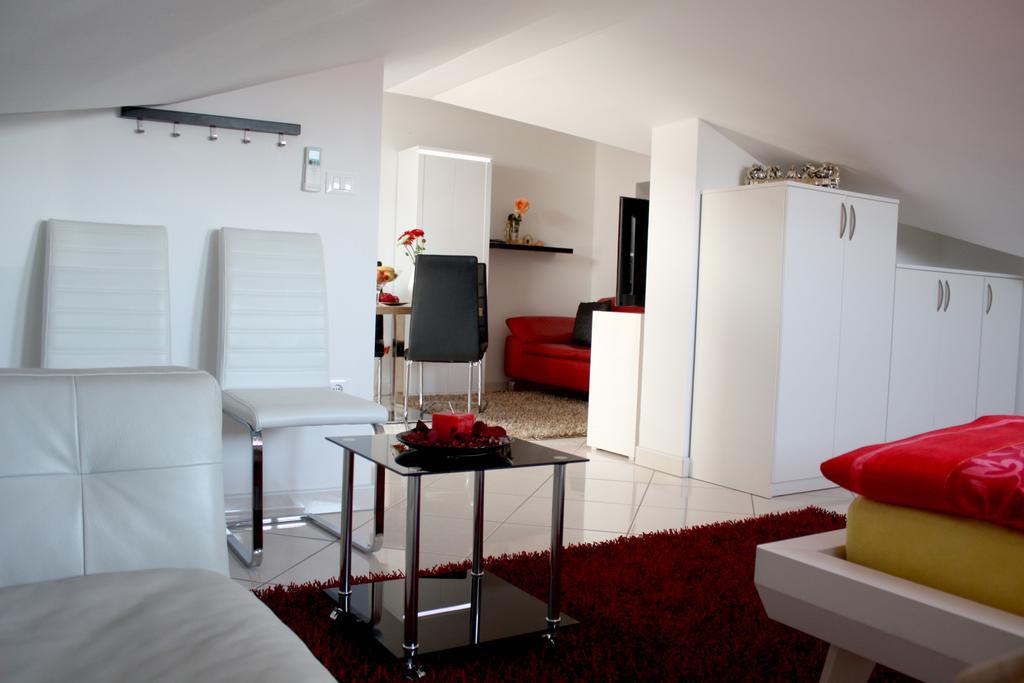 Apartments Villa Lili Umag Quarto foto
