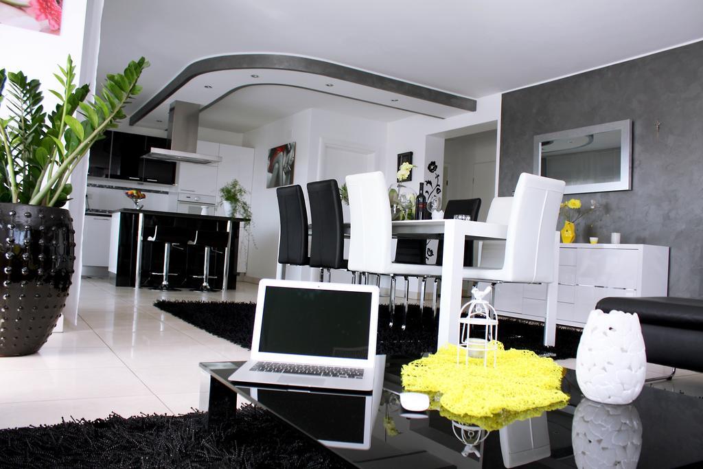 Apartments Villa Lili Umag Quarto foto
