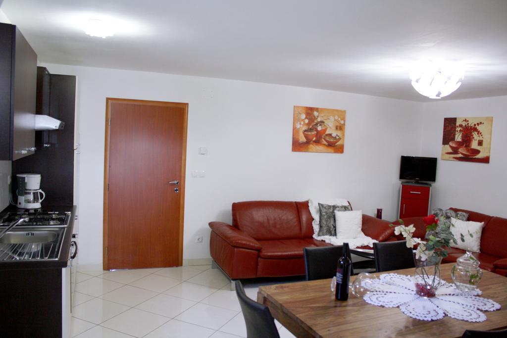 Apartments Villa Lili Umag Quarto foto